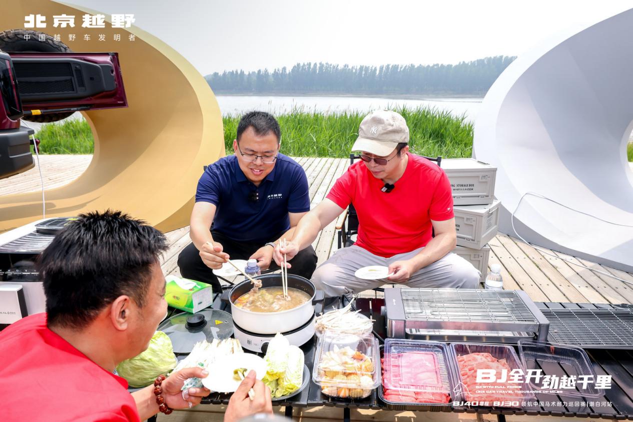 马术与硬派越野更配！BJ40增程和BJ30大秀潮白河